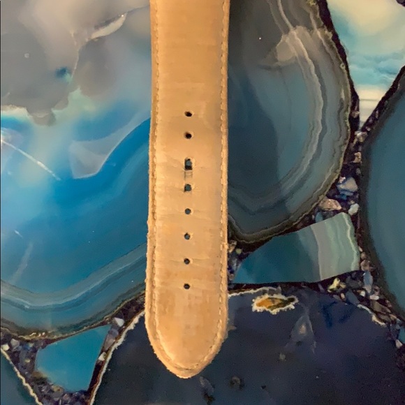 Signature Burberry Check Gold Watch - Picture 6 of 7